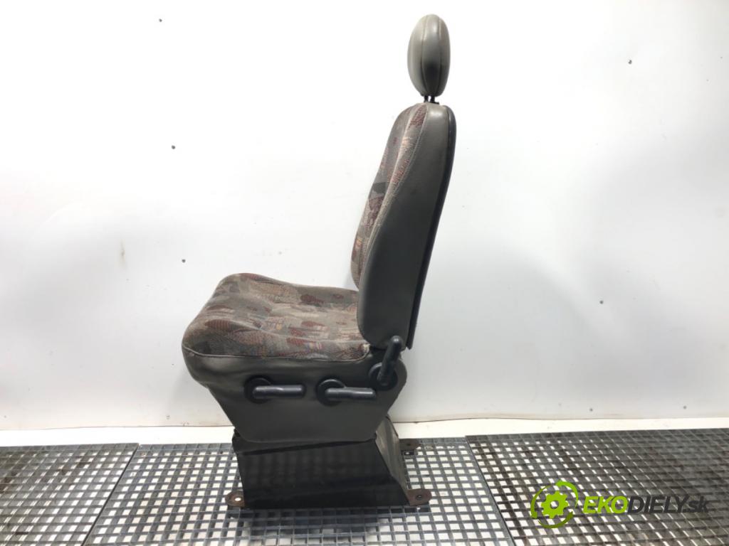 RENAULT MASTER II Autobus 2002 84 kW 2.5 dCi 120 2463 Sedadlo ľavy predný