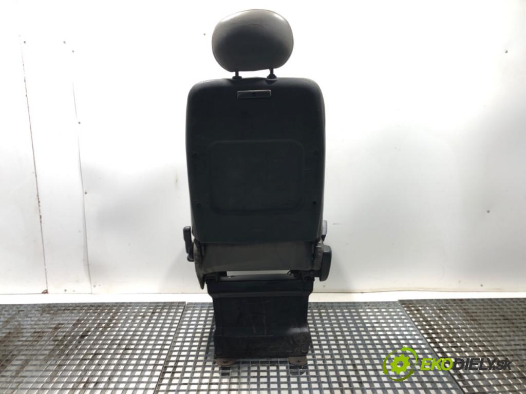 RENAULT MASTER II Autobus 2002 84 kW 2.5 dCi 120 2463 Sedadlo ľavy predný