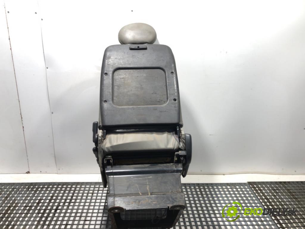 RENAULT MASTER II Autobus 2002 84 kW 2.5 dCi 120 2463 Sedadlo ľavy predný