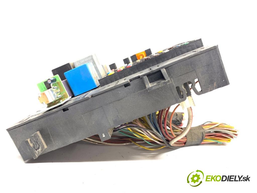 RENAULT MASTER II Autobus 2002 84 kW 2.5 dCi 120 2463 skříňka poistková 7703297587 (Pojistková skříňka)