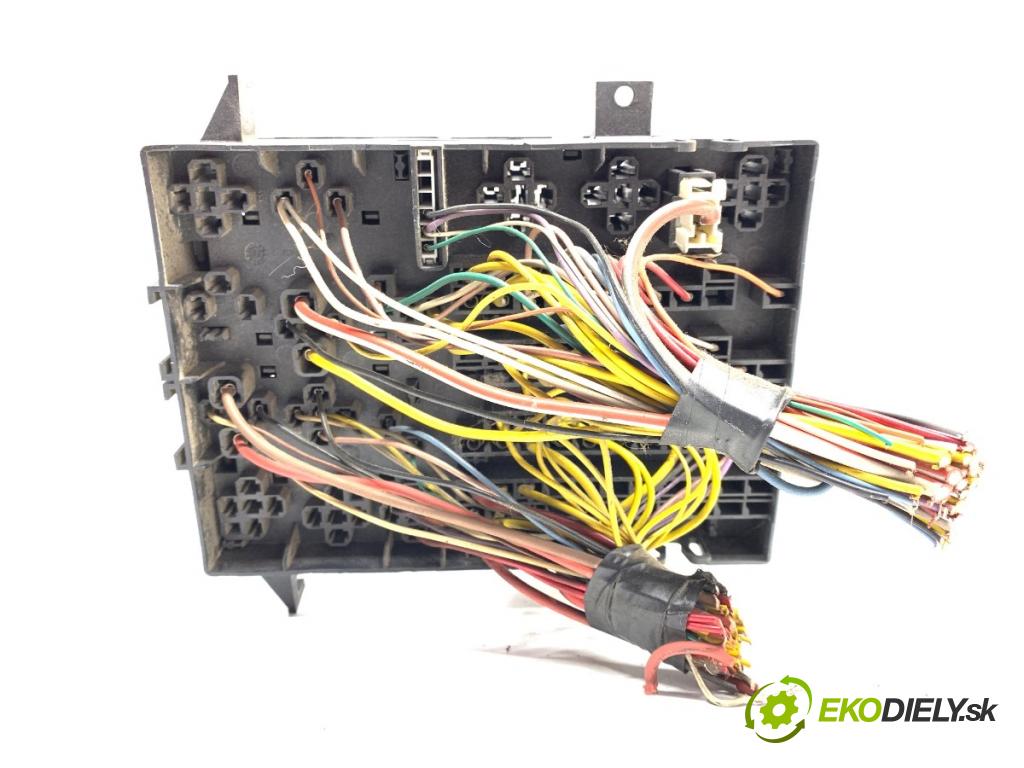 RENAULT MASTER II Autobus 2002 84 kW 2.5 dCi 120 2463 skříňka poistková 7703297587 (Pojistková skříňka)