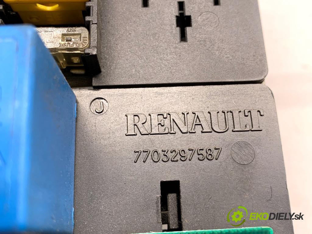 RENAULT MASTER II Autobus 2002 84 kW 2.5 dCi 120 2463 skříňka poistková 7703297587 (Pojistková skříňka)