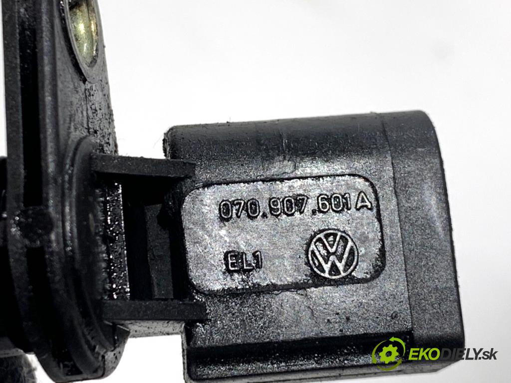 VW TOUAREG SUV 2004 128 kW 2.5 R5 TDI 2461 snímač pozice vačkového hřídele 070907601A (Snímač polohy klikového hřídele)