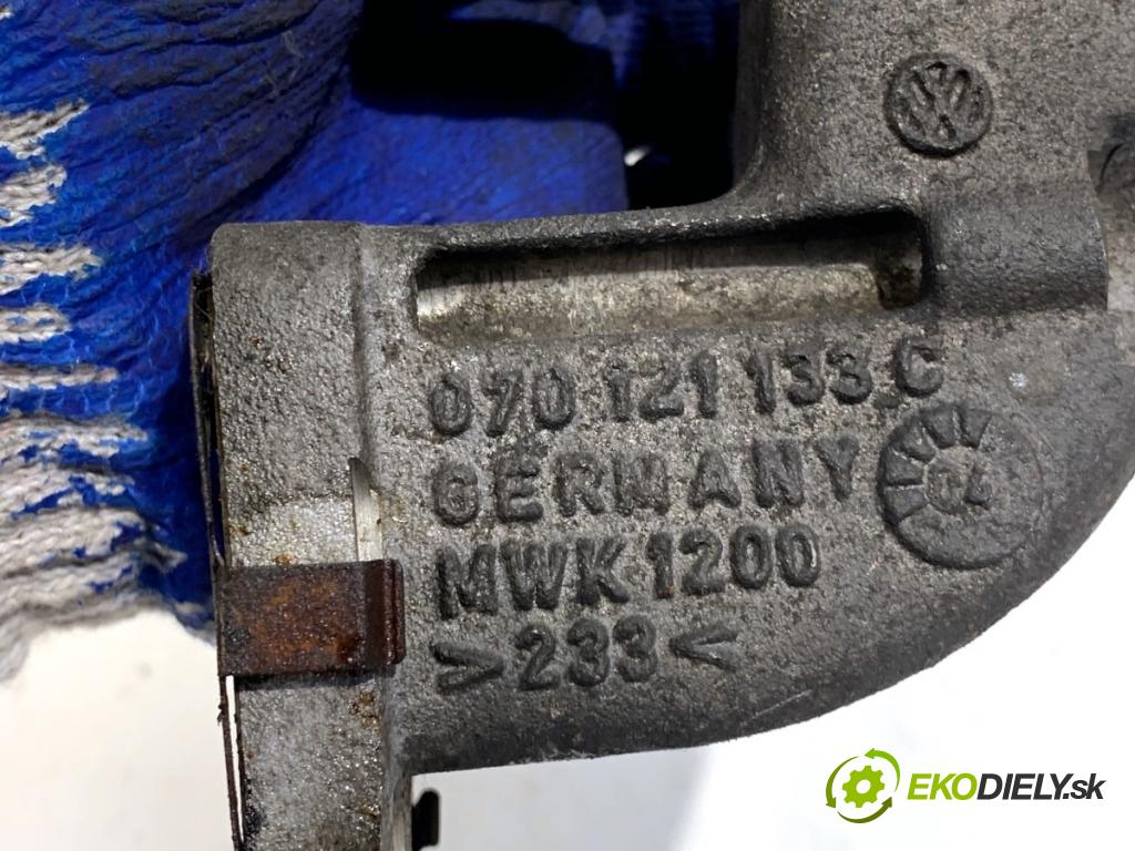 VW TOUAREG SUV 2004 128 kW 2.5 R5 TDI 2461 priruba vodný 070121133C