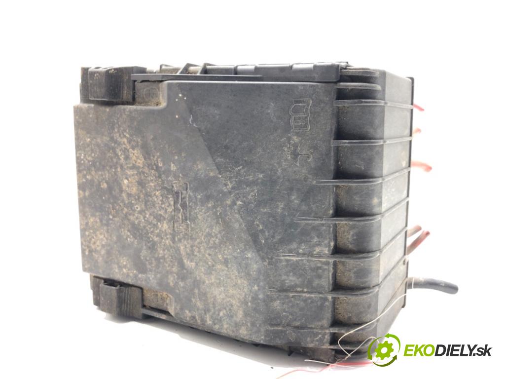 VW TOURAN nadwozie wielkoprzestrzenne (MPV) 2005 110 kW 2.0 FSI 1984 skříňka poistková 1K0937803P (Pojistková skříňka)