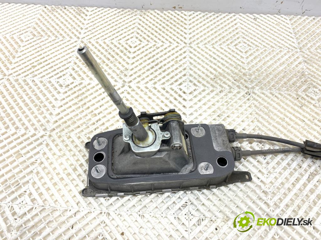 VW TOURAN nadwozie wielkoprzestrzenne (MPV) 2005 110 kW 2.0 FSI 1984 Kulisa 1K0711061A (Rýchlostná páka (kulisa))