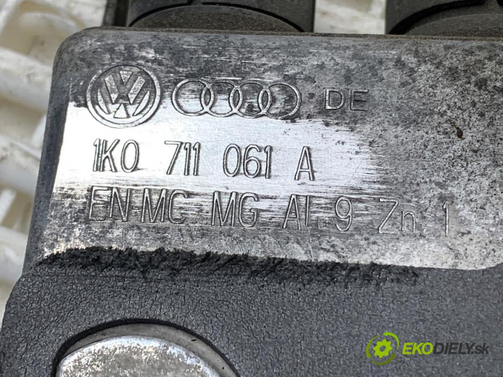 VW TOURAN nadwozie wielkoprzestrzenne (MPV) 2005 110 kW 2.0 FSI 1984 Kulisa 1K0711061A (Rýchlostná páka (kulisa))