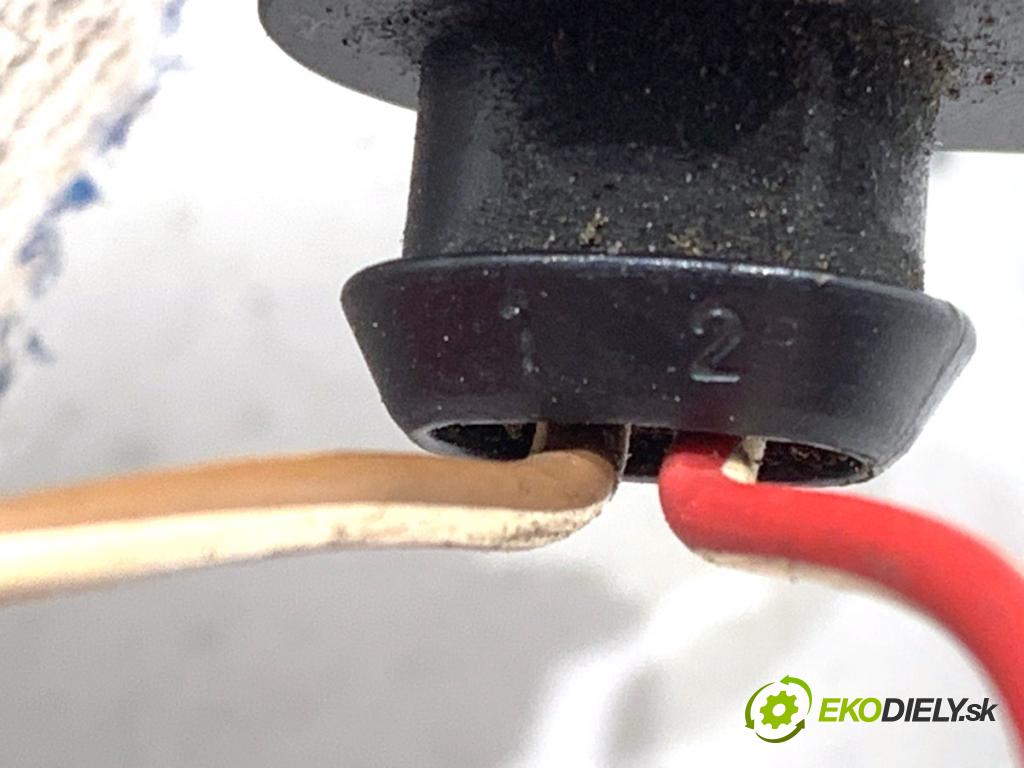 VW TOURAN nadwozie wielkoprzestrzenne (MPV) 2005 110 kW 2.0 FSI 1984 vstrekovač  (Vstrekovač paliva)