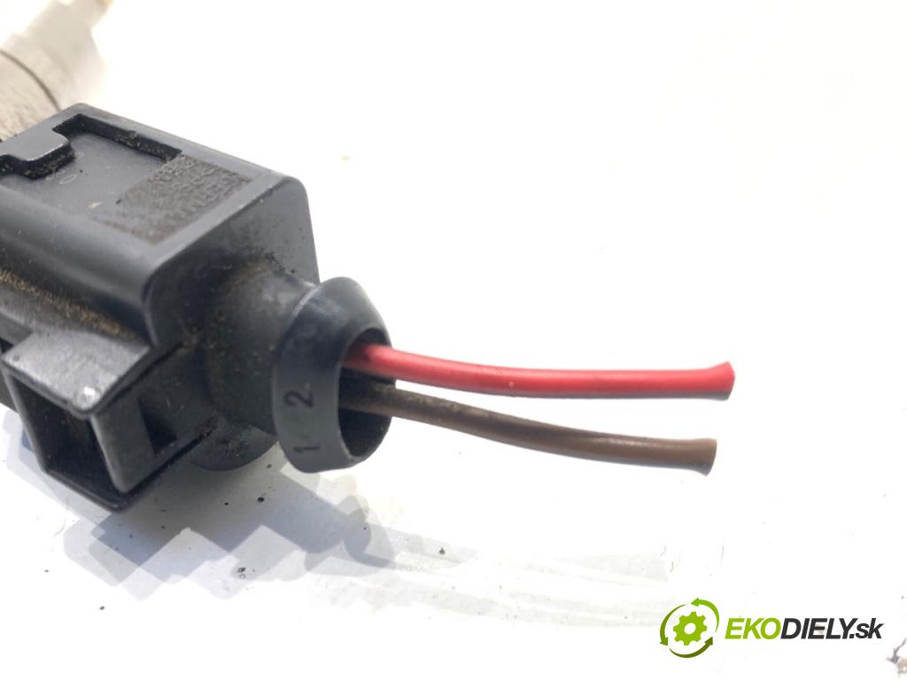 VW TOURAN nadwozie wielkoprzestrzenne (MPV) 2005 110 kW 2.0 FSI 1984 vstrekovač  (Vstrekovač paliva)