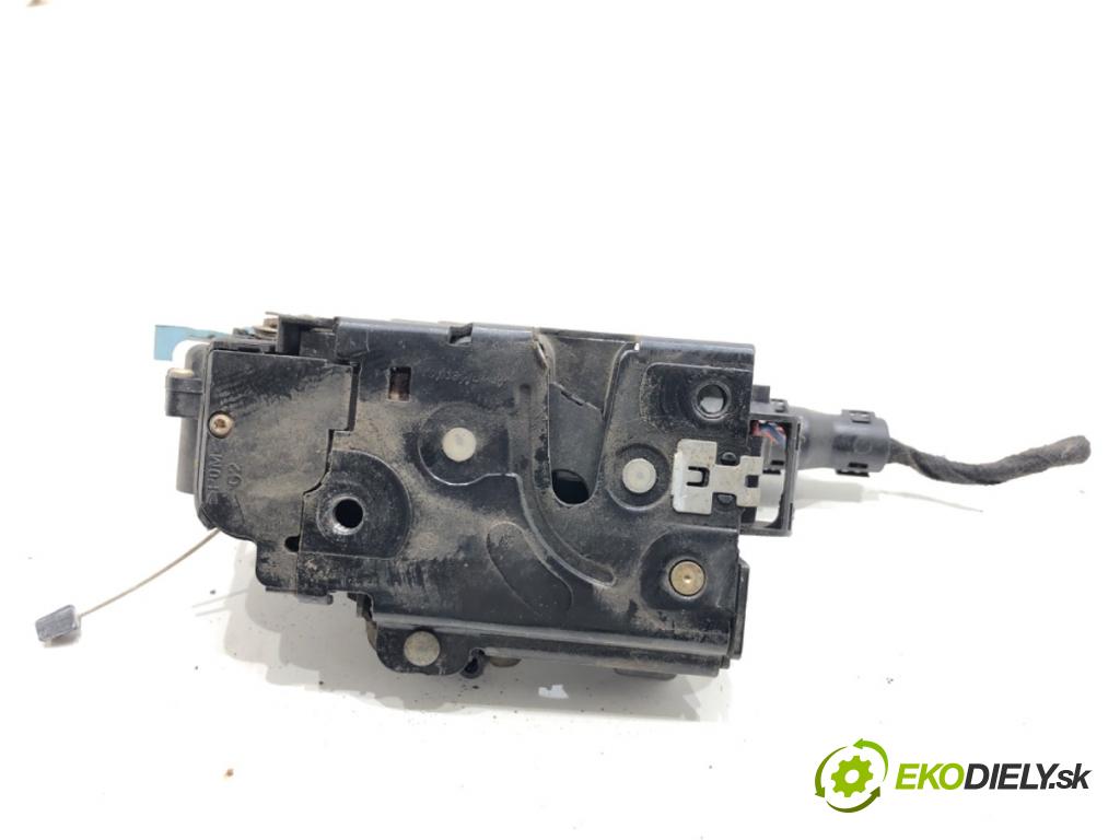 VW GOLF V liftback 2004 55 kW 1.4 16V 1390 zámok Dvere ľavy predný 3D1837015