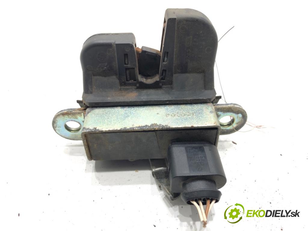 VW GOLF V liftback 2004 55 kW 1.4 16V 1390 zámok dverí zad 1K6827505B