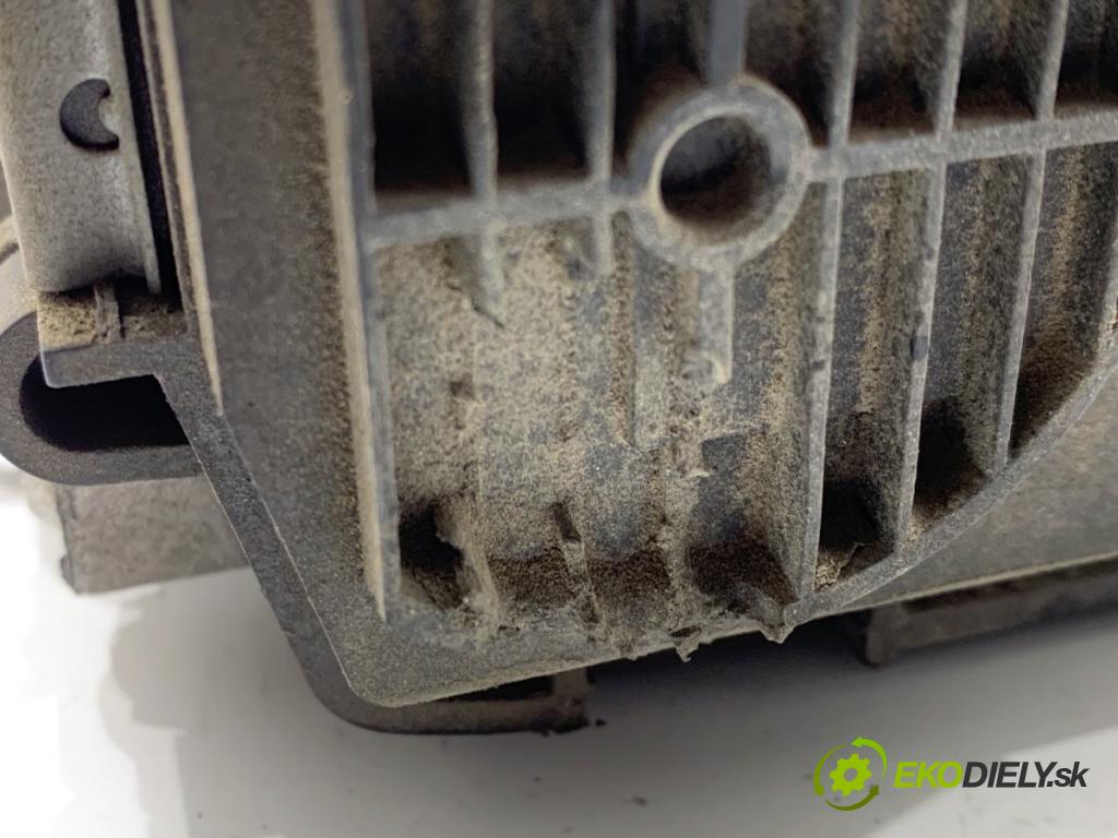 VW GOLF V liftback 2004 55 kW 1.4 16V 1390 Škrtiaca klapka 03C133062 (Škrtiaca klapka)