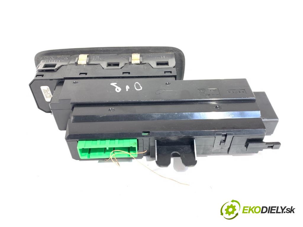 VOLVO V70 II Kombi 2001 147 kW 2.4 T 2435 Prepínač okien 9452959 (Prepínacie páčky pod volantom)