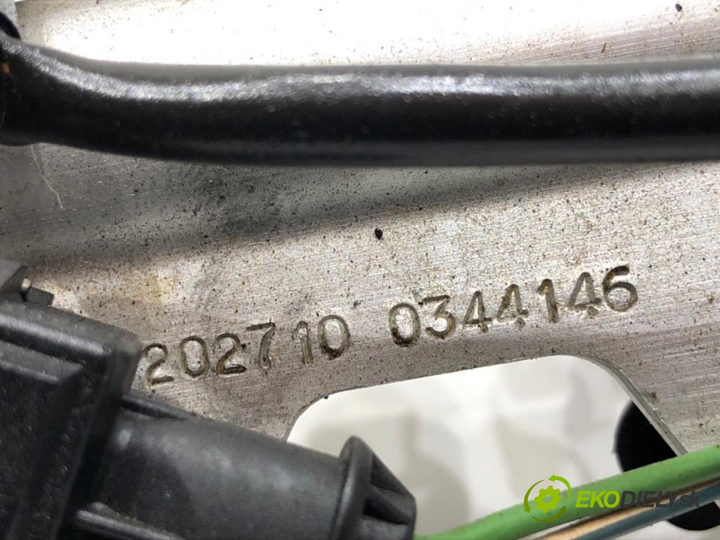 VOLVO V70 II Kombi 2001 147 kW 2.4 T 2435 Lišta vstrekovacia  (Vstrekovacia lišta)