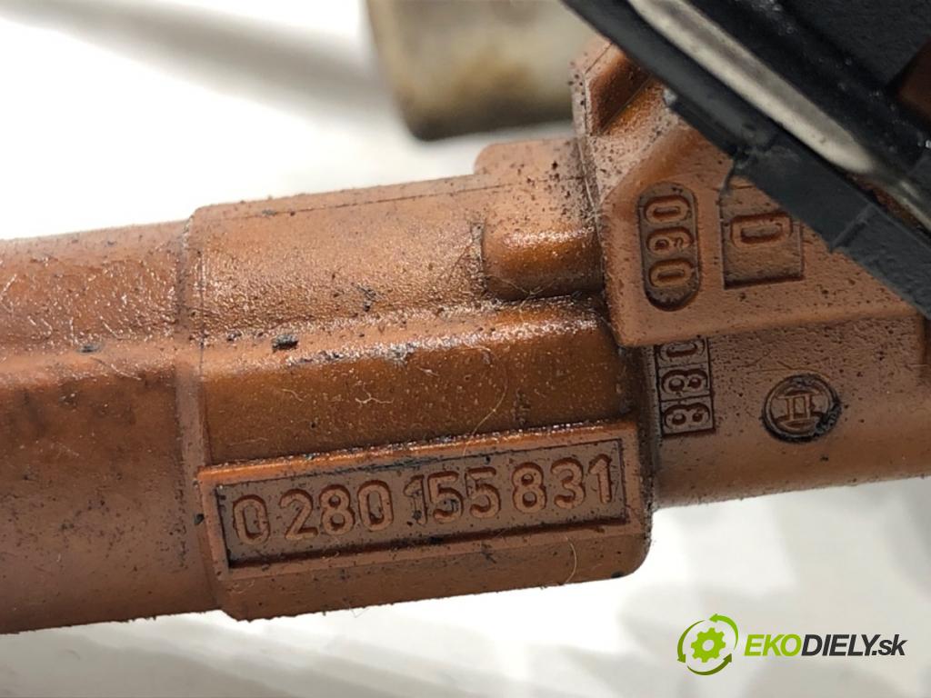 VOLVO V70 II Kombi 2001 147 kW 2.4 T 2435 Lišta vstrekovacia (Vstrekovacia lišta)