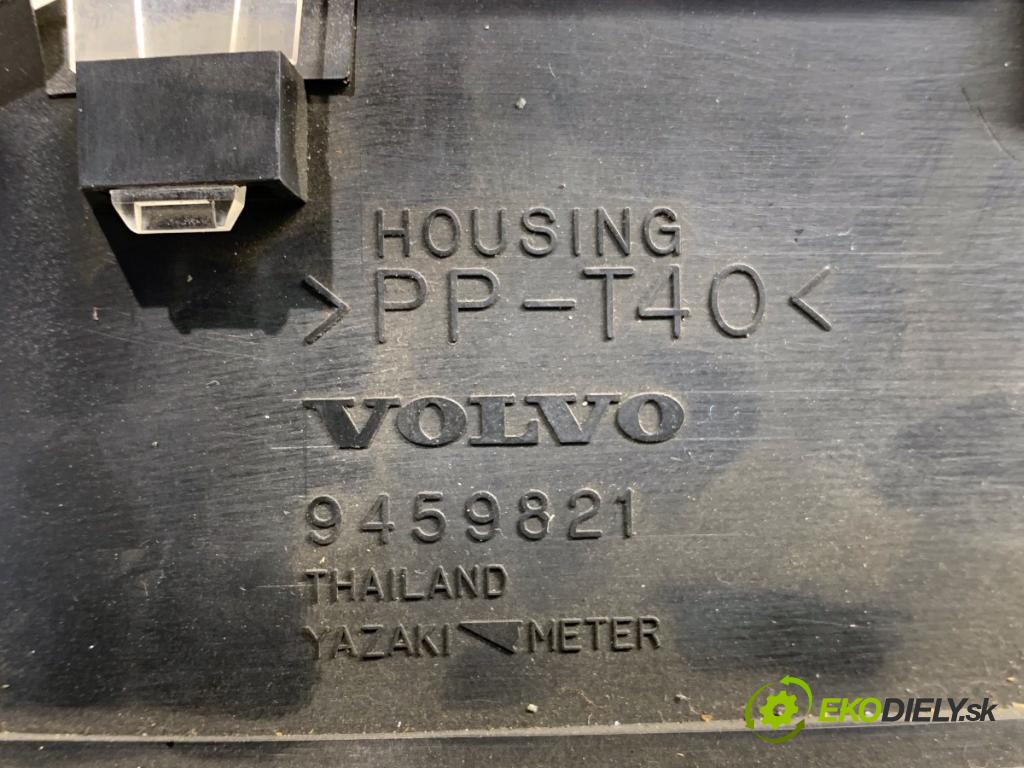 VOLVO V70 II Kombi 2001 147 kW 2.4 T 2435 Prístrojovka 9459821 (Prístrojová doska)