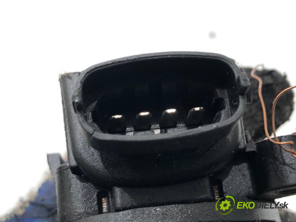 VOLVO V70 II Kombi 2001 147 kW 2.4 T 2435 Cievka zapaľovacia  (Zapaľovacia cievka)