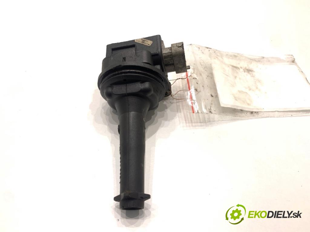 VOLVO V70 II Kombi 2001 147 kW 2.4 T 2435 Cievka zapaľovacia 30713417 (Zapaľovacia cievka)