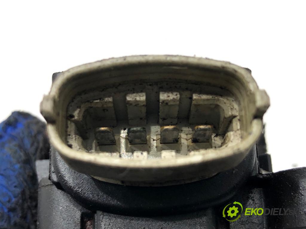 VOLVO V70 II Kombi 2001 147 kW 2.4 T 2435 Cievka zapaľovacia 30713417 (Zapaľovacia cievka)