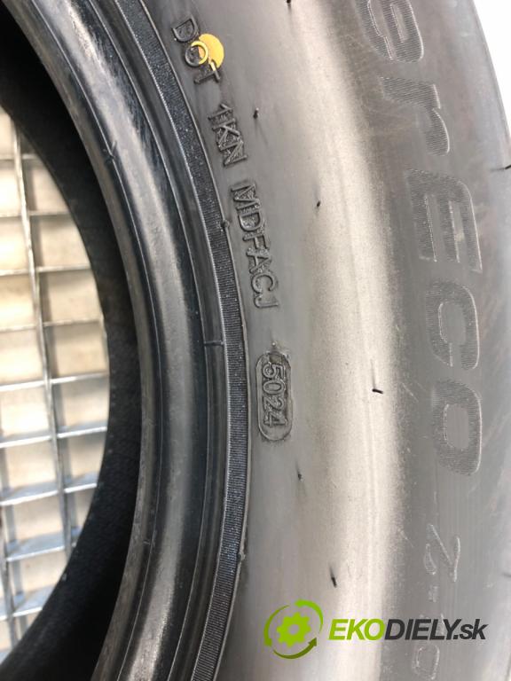 --- ---      PNEUMATIKY: 2X 235/65 17