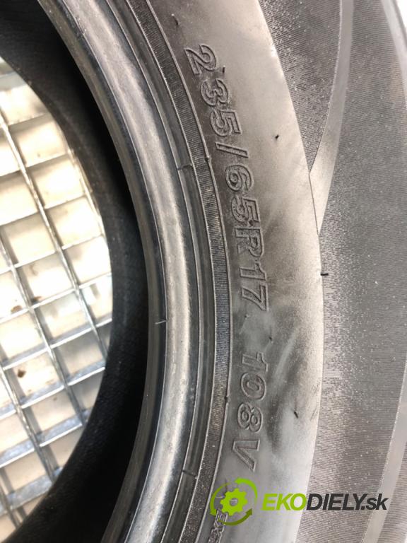 --- ---      PNEUMATIKY: 2X 235/65 17"