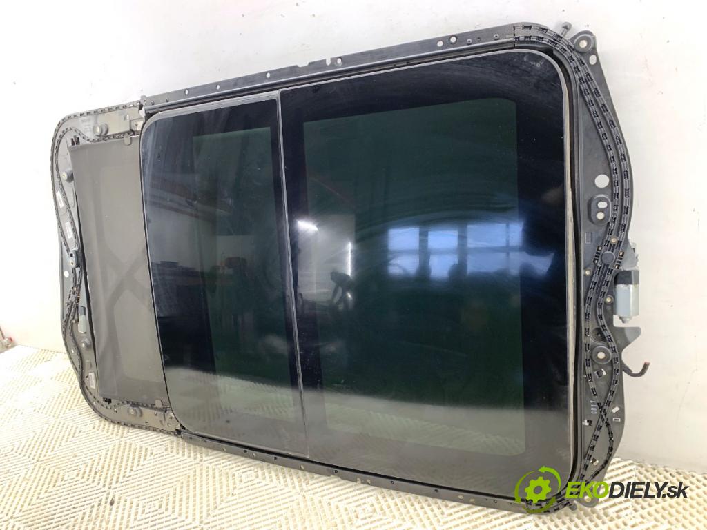 AUDI A6 C7 Kombi 2017 445 kW RS6 performance quattro 3993 střešní okno 4G9877041F (Sklo karoserie)