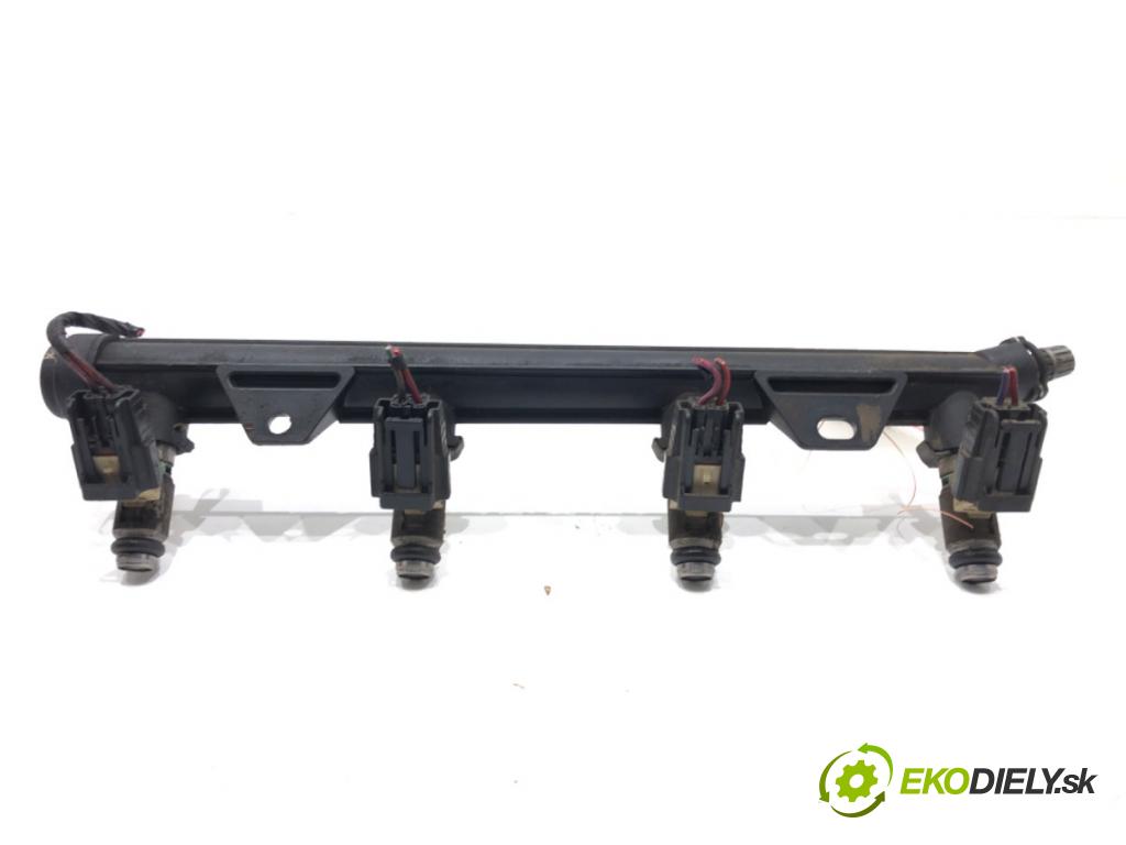 VW GOLF V liftback 2004 55 kW 1.4 16V 1390 Lišta vstrekovacia 036133319BG (Vstrekovacia lišta)