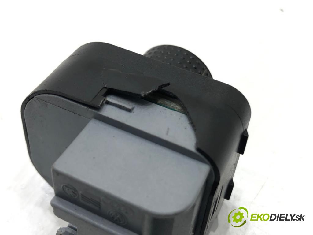 SEAT ALTEA nadwozie wielkoprzestrzenne (MPV) 2005 75 kW 1.6 1595 Prepínač nastavenia spätných zrkadiel 5P0959565 (Prepínacie páčky pod volantom)