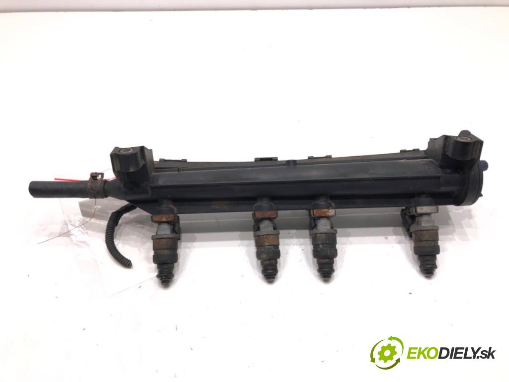 SEAT ALTEA nadwozie wielkoprzestrzenne (MPV) 2005 75 kW 1.6 1595 Lišta vstrekovacia  (Vstrekovacia lišta)