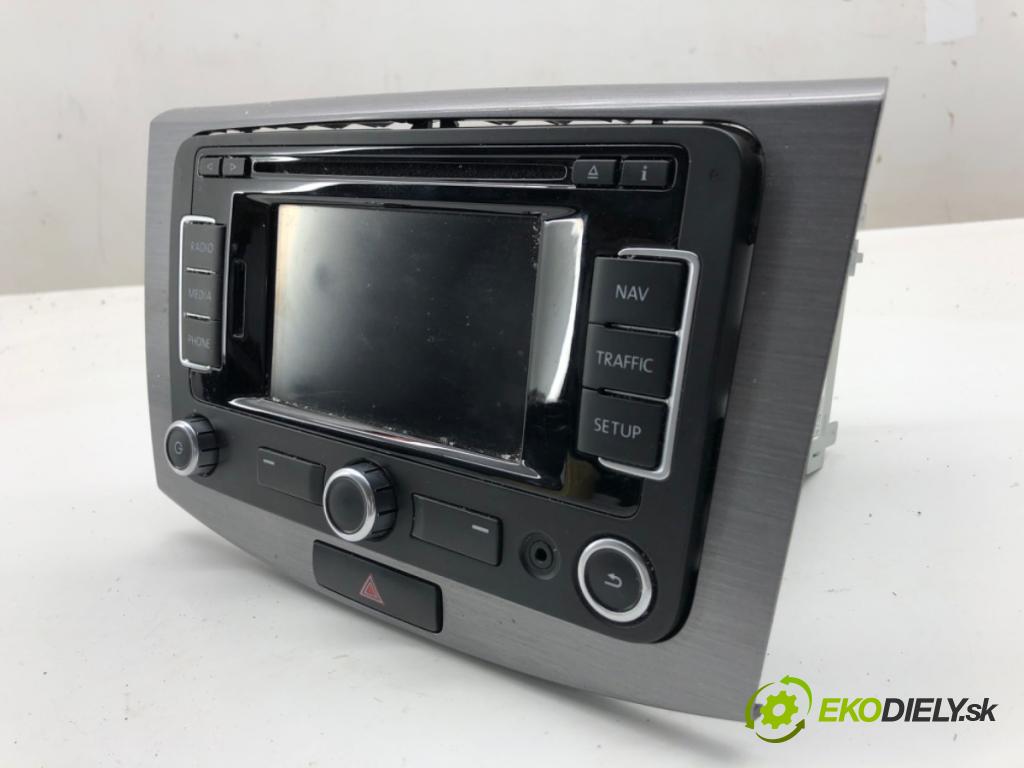 VW PASSAT B7 sedan 2013 103 kW 2.0 TDI 1968 RADIO 3C8035279L (Audio zariadenie)
