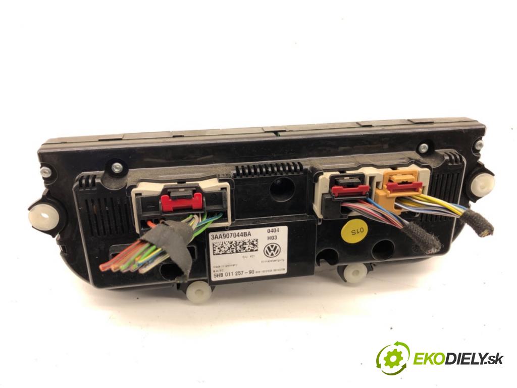 VW PASSAT B7 sedan 2013 103 kW 2.0 TDI 1968 Panel ovládania kúrenia 3AA907044BA (Prepínacie páčky pod volantom)
