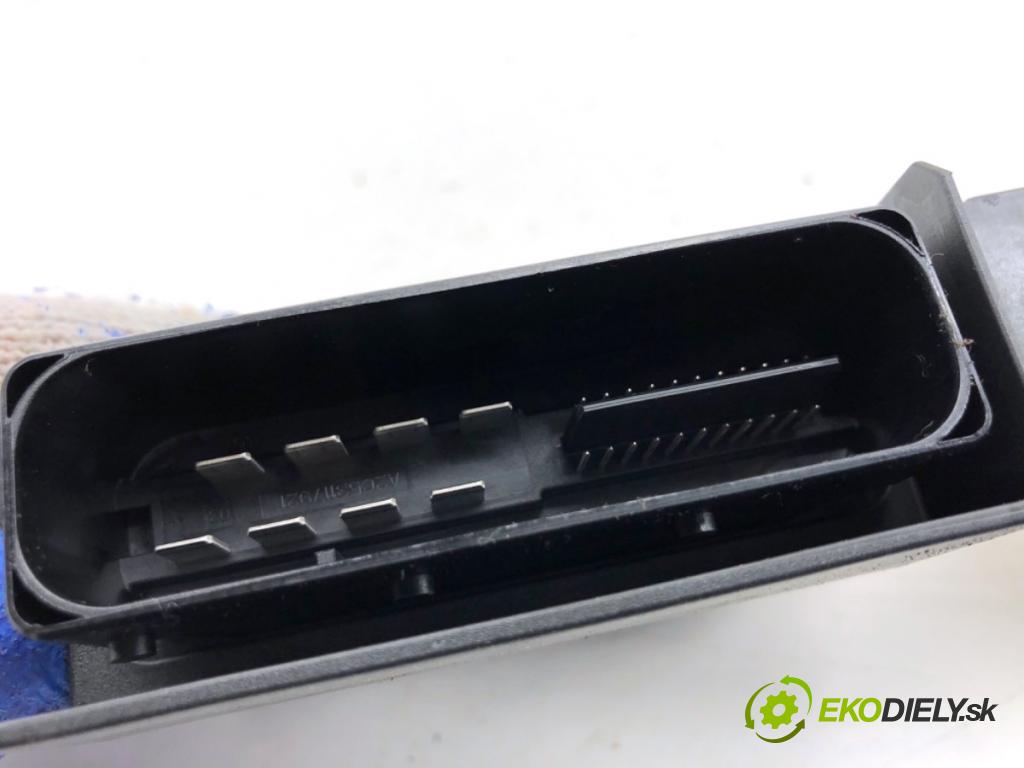 VW PASSAT B7 sedan 2013 103 kW 2.0 TDI 1968 Modul brzdy ručnej brzdy 3AA907801H