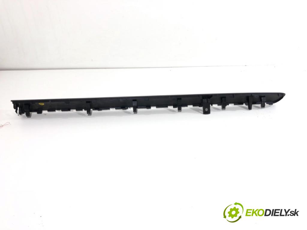 VW PASSAT B7 sedan 2013 103 kW 2.0 TDI 1968 lišty kryt 3AB857212D (Lišta)