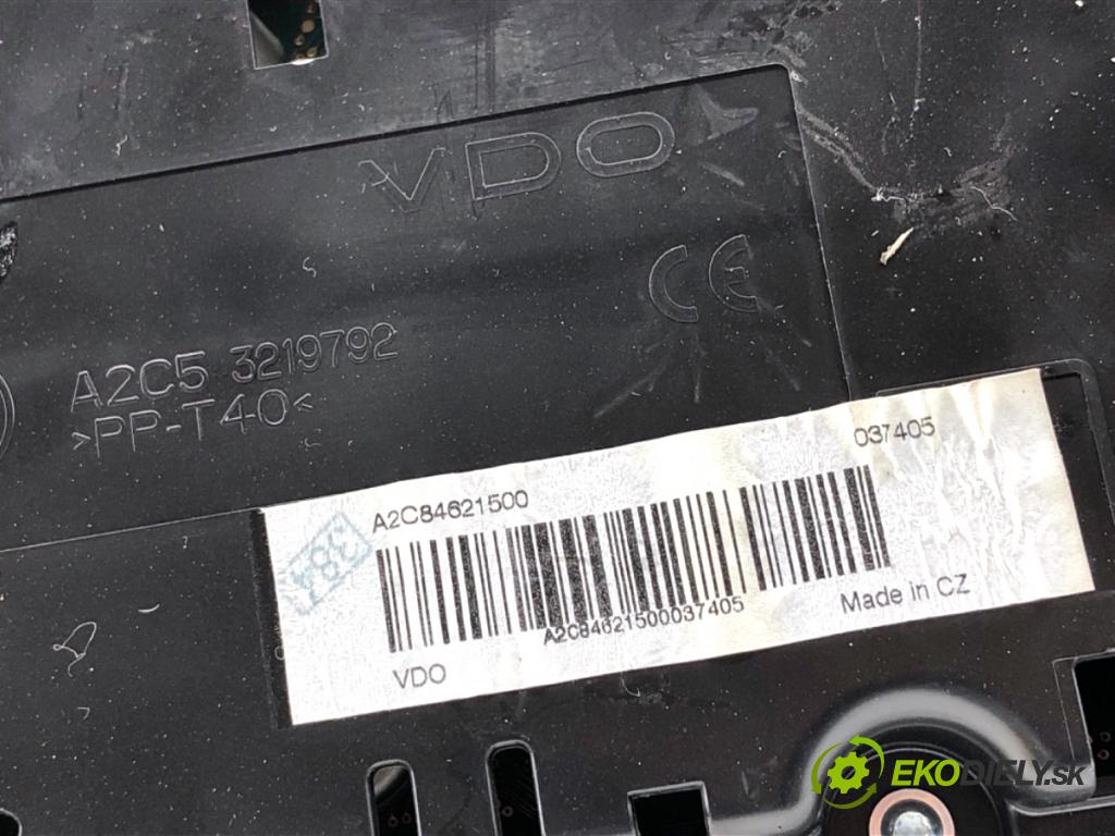 VW PASSAT B7 sedan 2013 103 kW 2.0 TDI 1968 Prístrojovka 3AA920870P (Prístrojová doska)