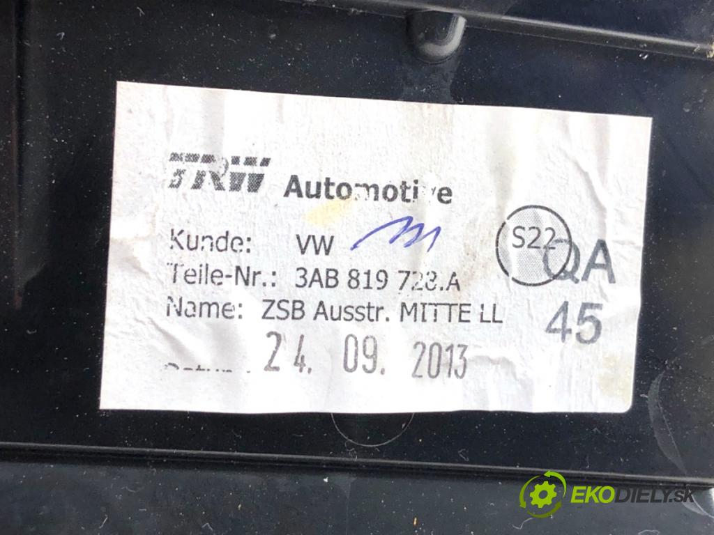 VW PASSAT B7 sedan 2013 103 kW 2.0 TDI 1968 Mriežky kúrenia predný stredna 3AB819728A