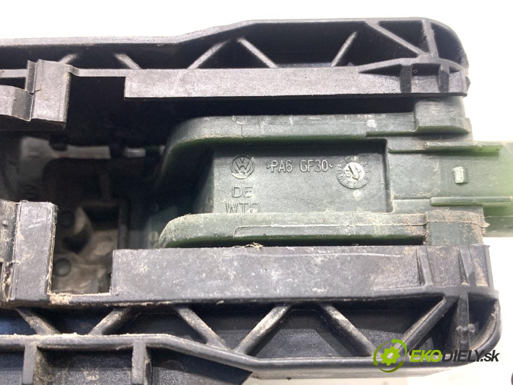 VW PASSAT B7 sedan 2013 103 kW 2.0 TDI 1968 Kľučka vonkajšia ľavy predný
