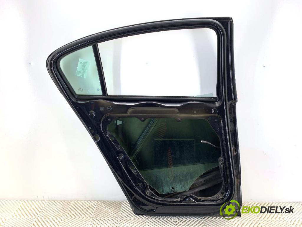 VW PASSAT B7 sedan 2013 103 kW 2.0 TDI 1968 dveře levý zadní část