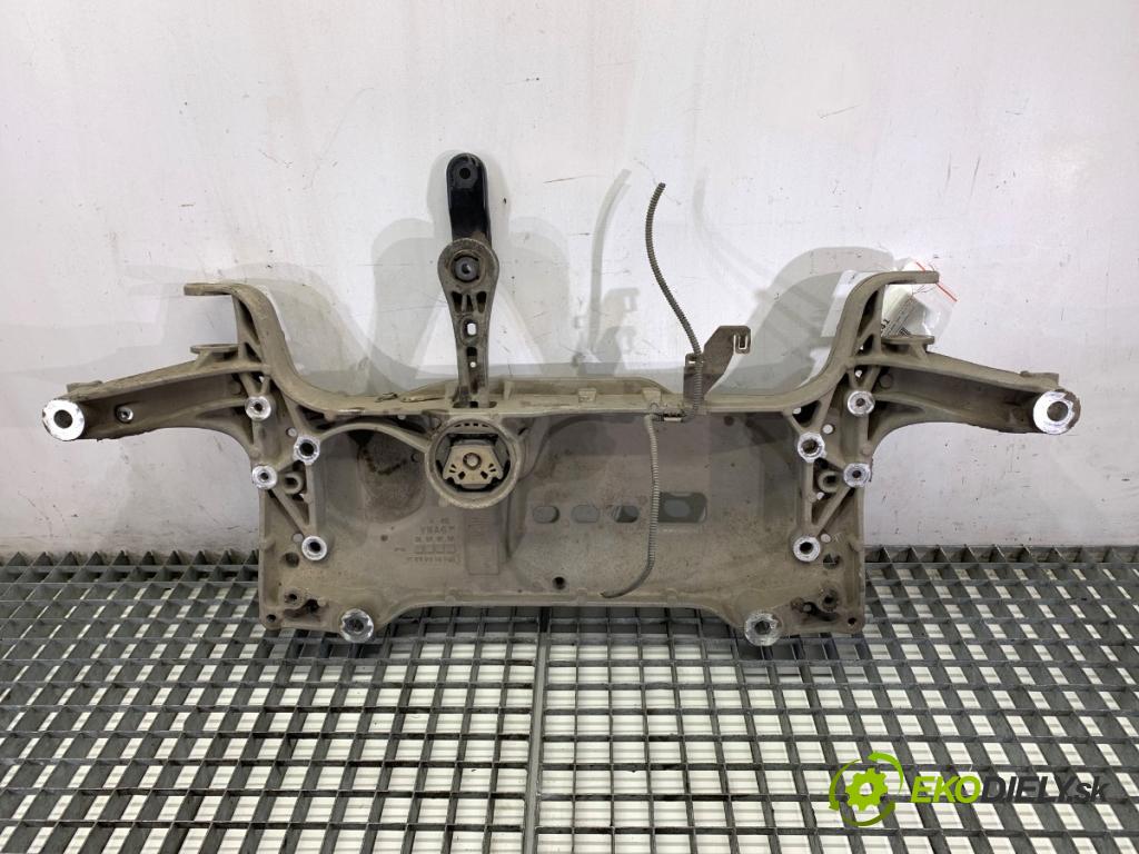 VW PASSAT B7 sedan 2013 103 kW 2.0 TDI 1968 výztuha pod motor 3C0199369H (Přední výztuha)