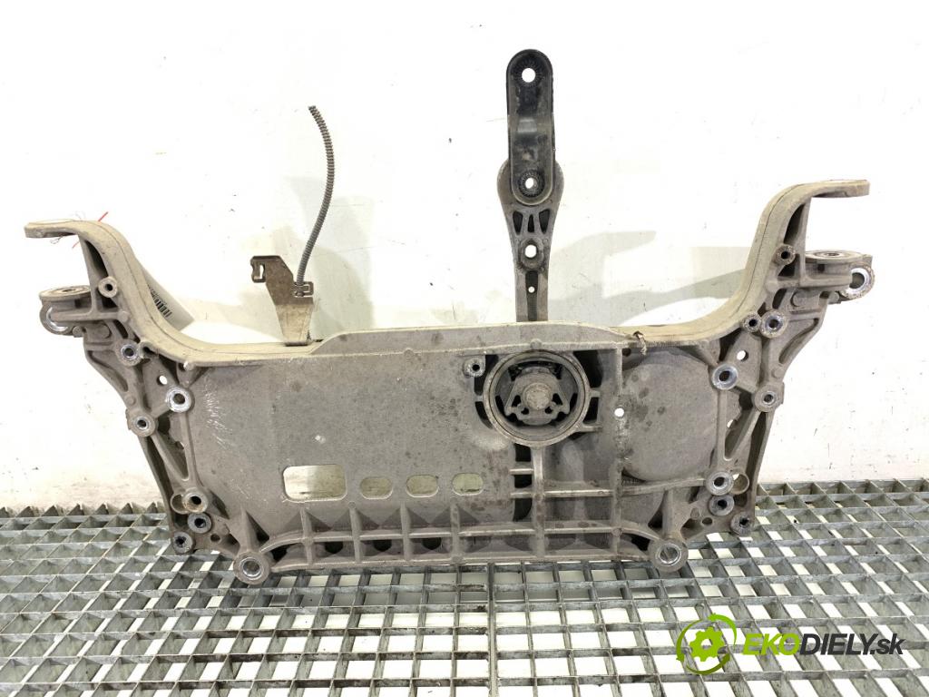 VW PASSAT B7 sedan 2013 103 kW 2.0 TDI 1968 výztuha pod motor 3C0199369H (Přední výztuha)