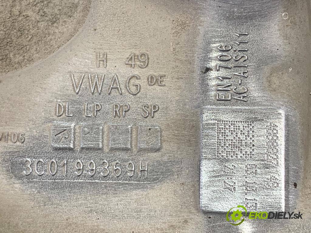 VW PASSAT B7 sedan 2013 103 kW 2.0 TDI 1968 výztuha pod motor 3C0199369H (Přední výztuha)