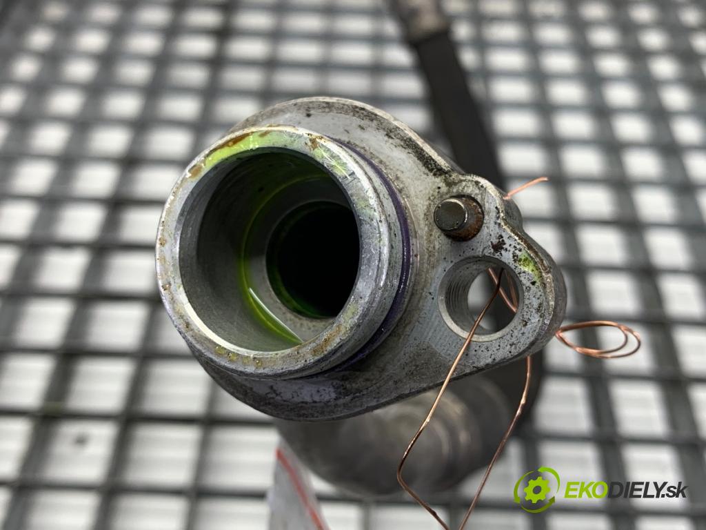 VW PASSAT B7 sedan 2013 103 kW 2.0 TDI 1968 rúrka klimatizace 3C0820743CC (Trubka klimatizace)