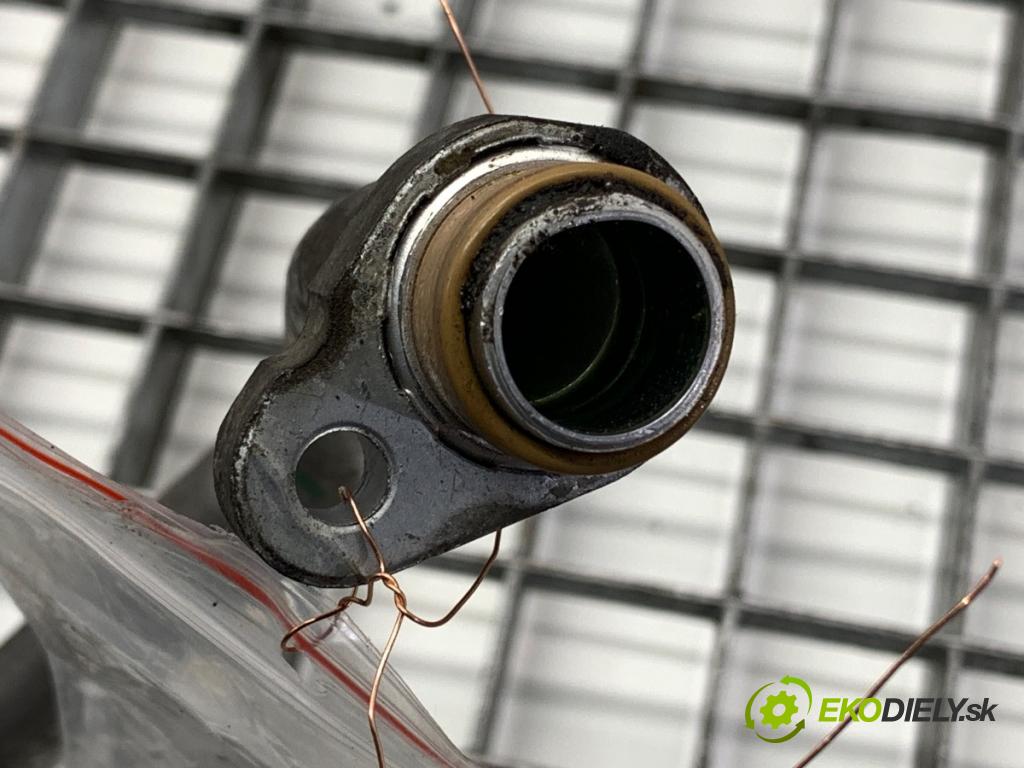 DACIA DUSTER SUV 2011 77 kW 1.6 16V 1598 rúrka klimatizace 924806830R (Trubka klimatizace)