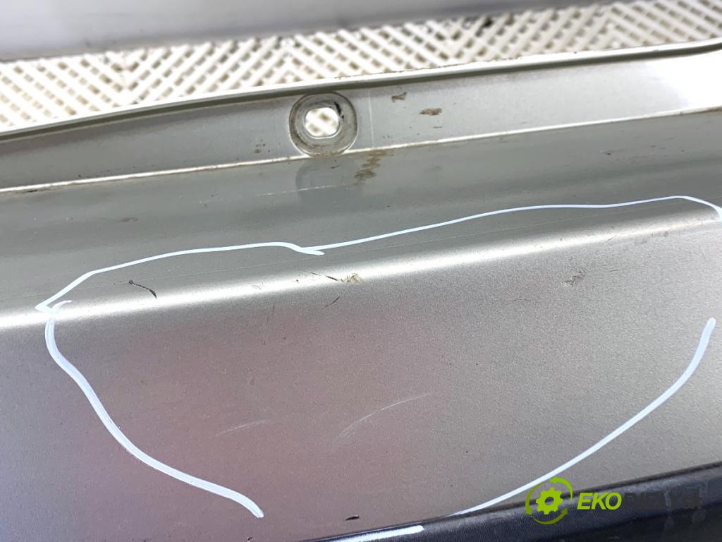 DACIA DUSTER SUV 2011 77 kW 1.6 16V 1598 nárazník zadní část  (Klika dveří ostatní)