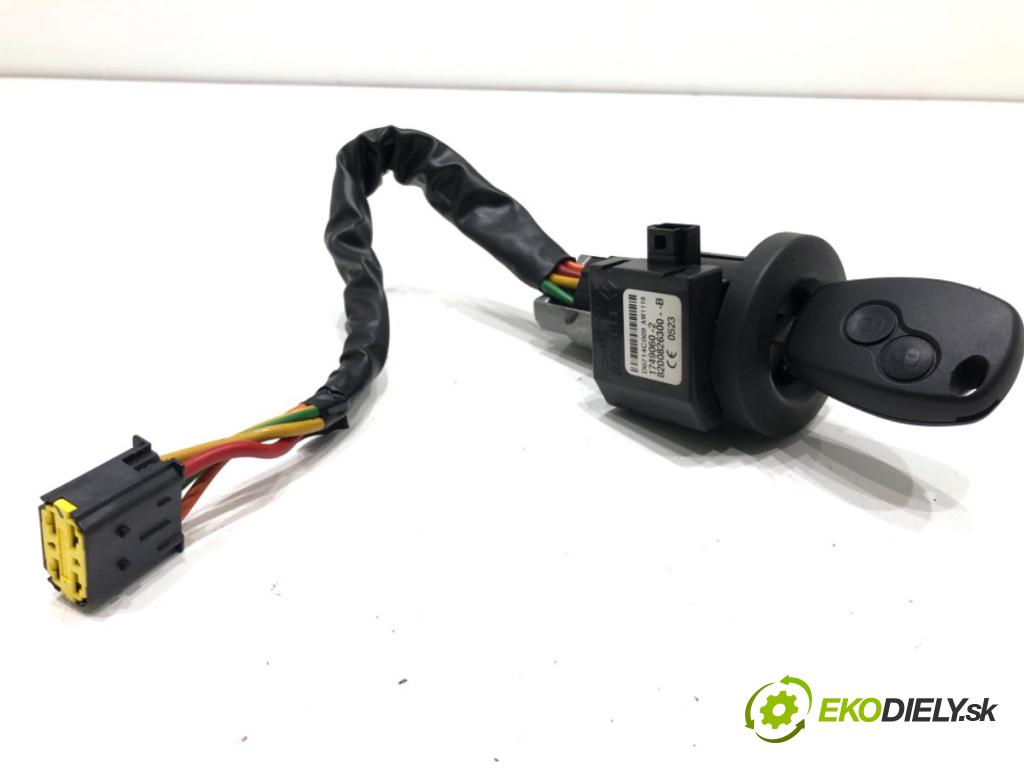 DACIA DUSTER SUV 2011 77 kW 1.6 16V 1598 spinačka 8200826300B (Spínacia skrinka)