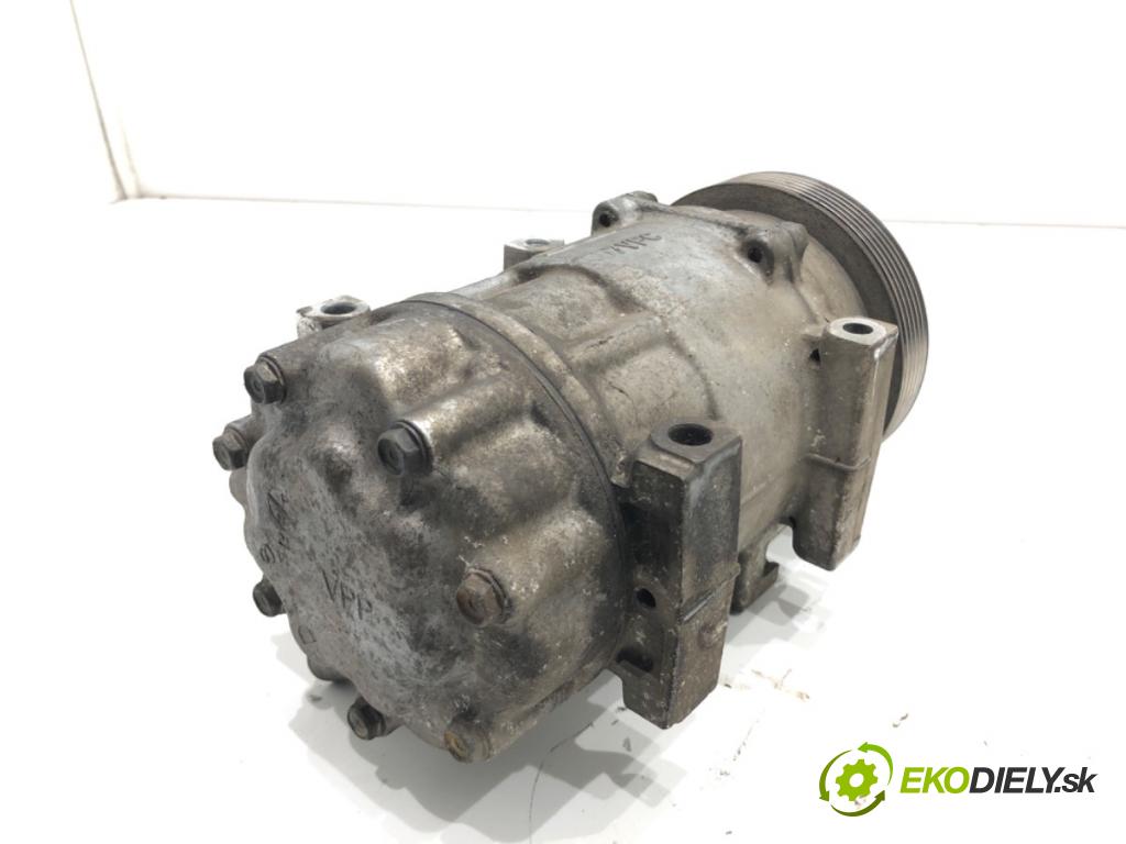 DACIA DUSTER SUV 2011 77 kW 1.6 16V 1598 kompresor klimatizace 926000097R (Kompresor klimatizace)