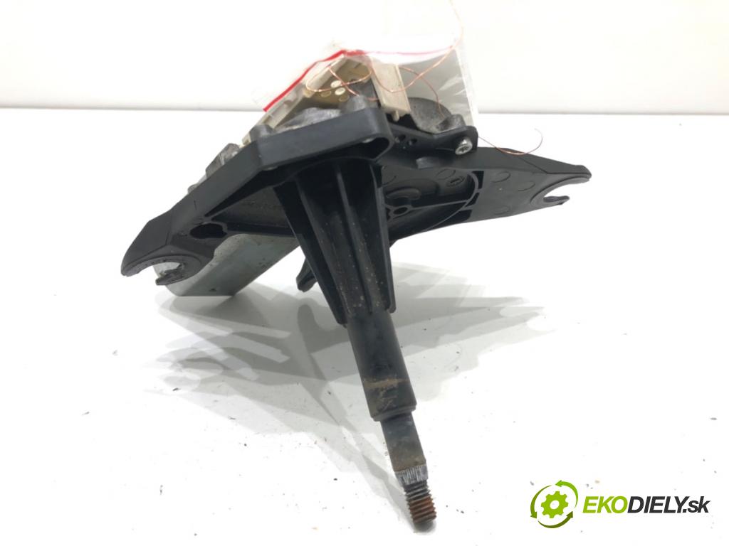 DACIA DUSTER SUV 2011 77 kW 1.6 16V 1598 Motor stieračov zad 8200734582C