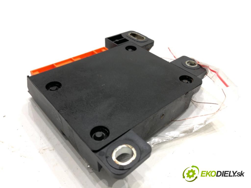 DACIA DUSTER SUV 2011 77 kW 1.6 16V 1598 senzor airbag 8201163304 (Snímač)