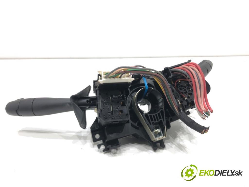 DACIA DUSTER SUV 2011 77 kW 1.6 16V 1598 Prepínač kombinovaný 8200792587 (Prepínacie páčky pod volantom)