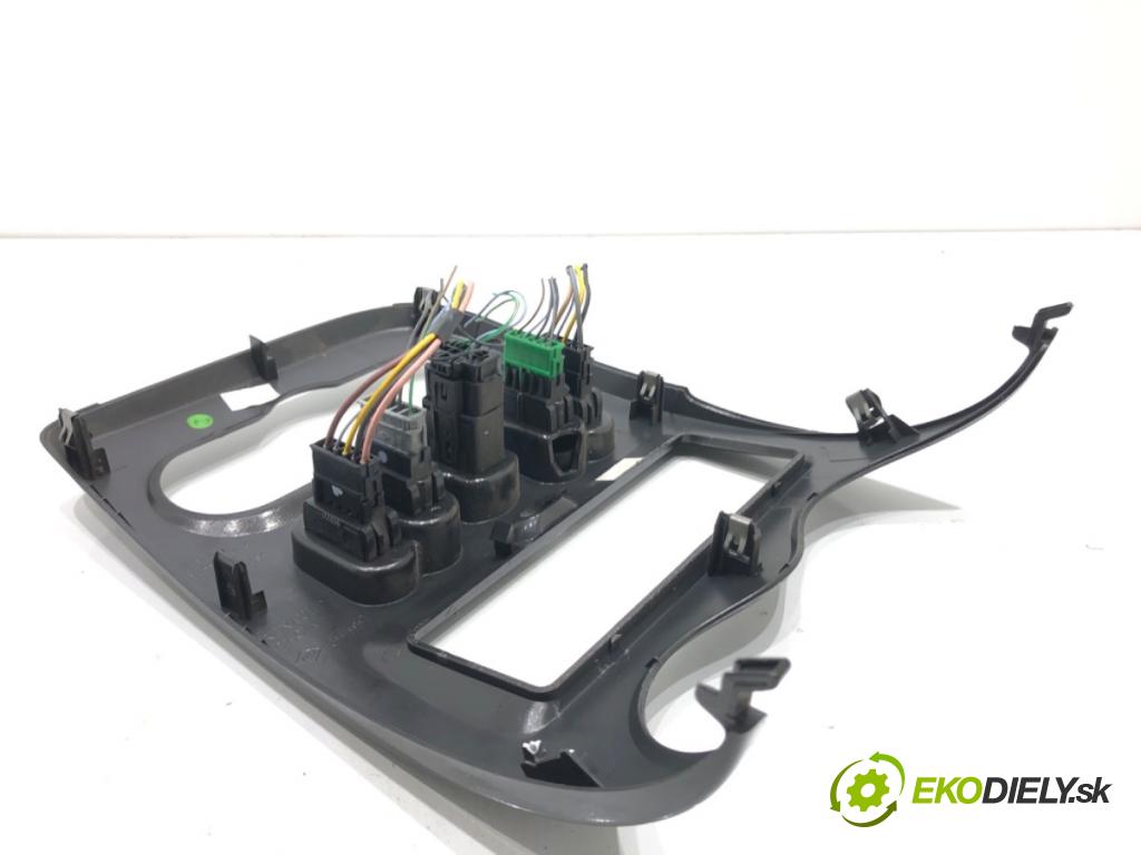 DACIA DUSTER SUV 2011 77 kW 1.6 16V 1598 Prepínač okien  (Prepínacie páčky pod volantom)