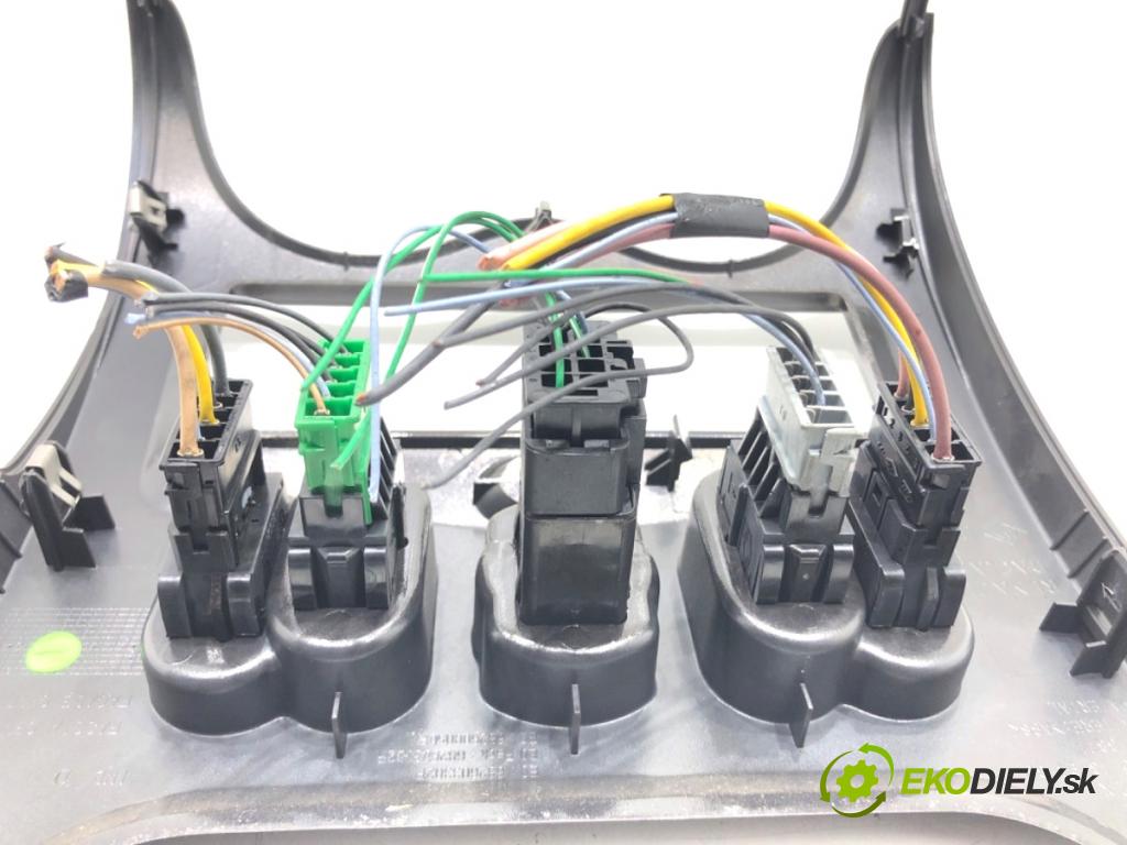 DACIA DUSTER SUV 2011 77 kW 1.6 16V 1598 Prepínač okien  (Prepínacie páčky pod volantom)